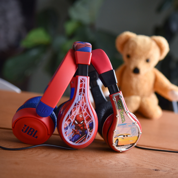 Vælg de bedste høretelefoner til ungerne med 3 gode fif