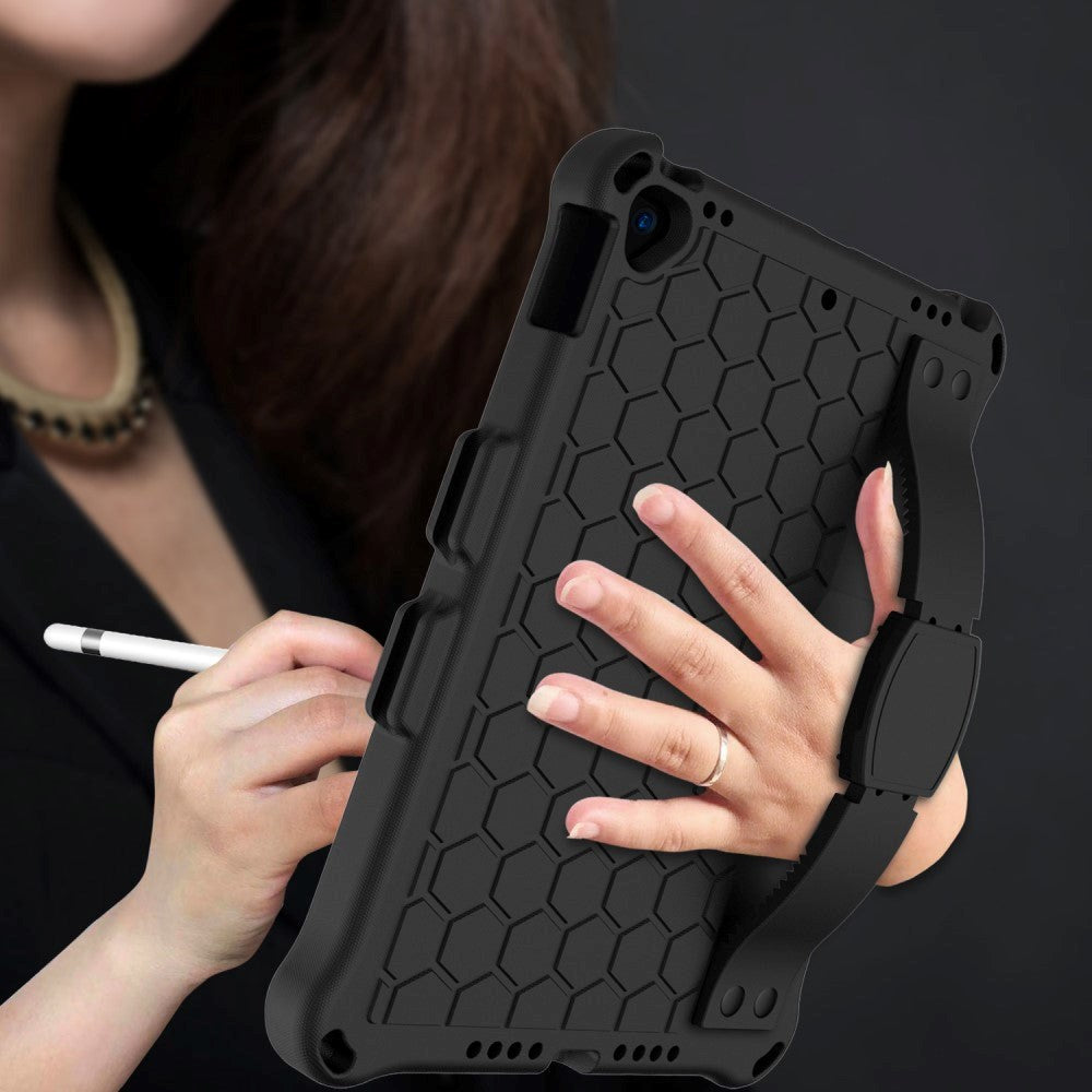 iPad 10.2" (2021 / 2020 / 2019) / iPad Pro 10.5 / iPad Air (2019) Børnecover m. Skulderstrop - Bikube Mønster - Sort