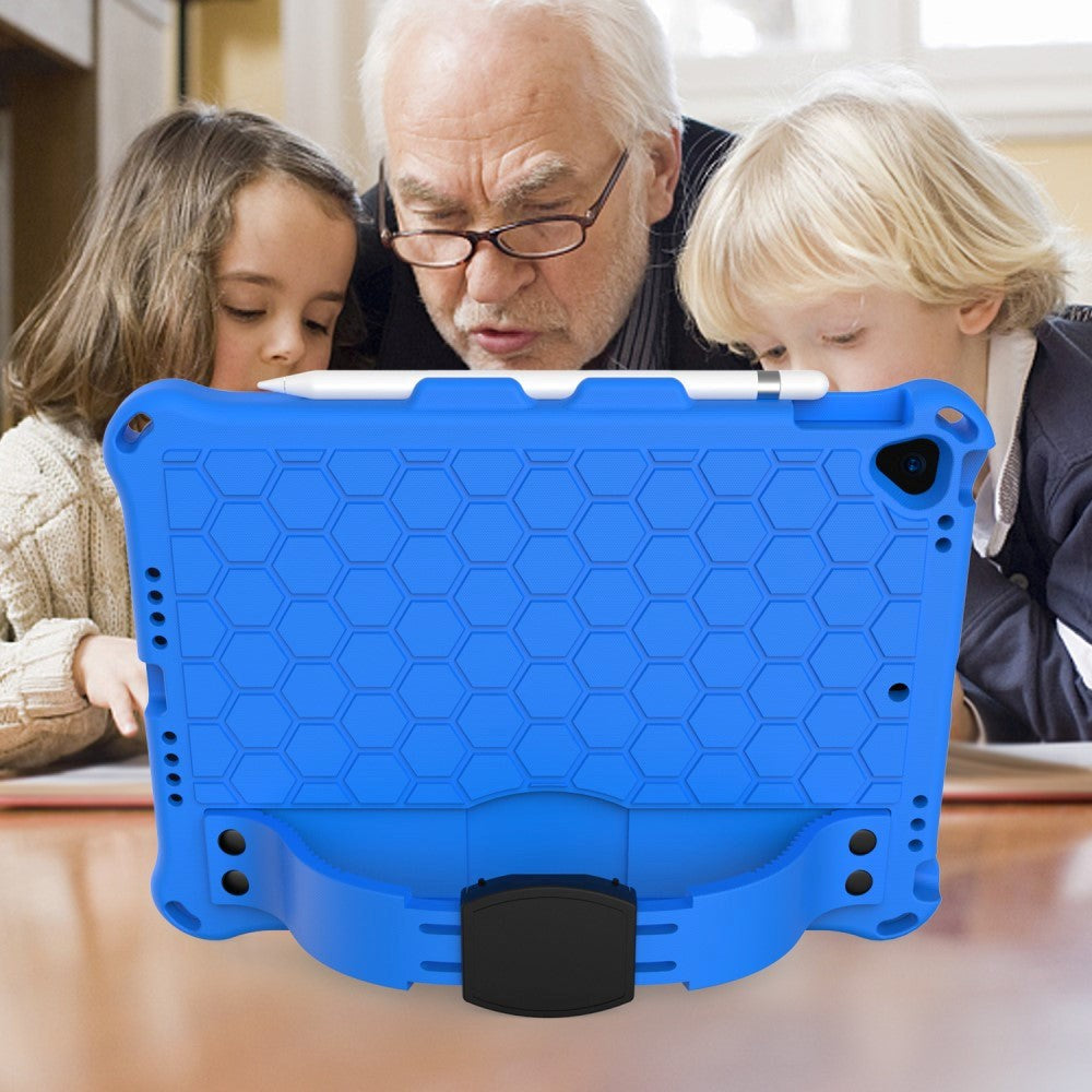 iPad 10.2" (2021 / 2020 / 2019) / iPad Pro 10.5 / iPad Air (2019) Børnecover m. Skulderstrop - Bikube Mønster - Blå