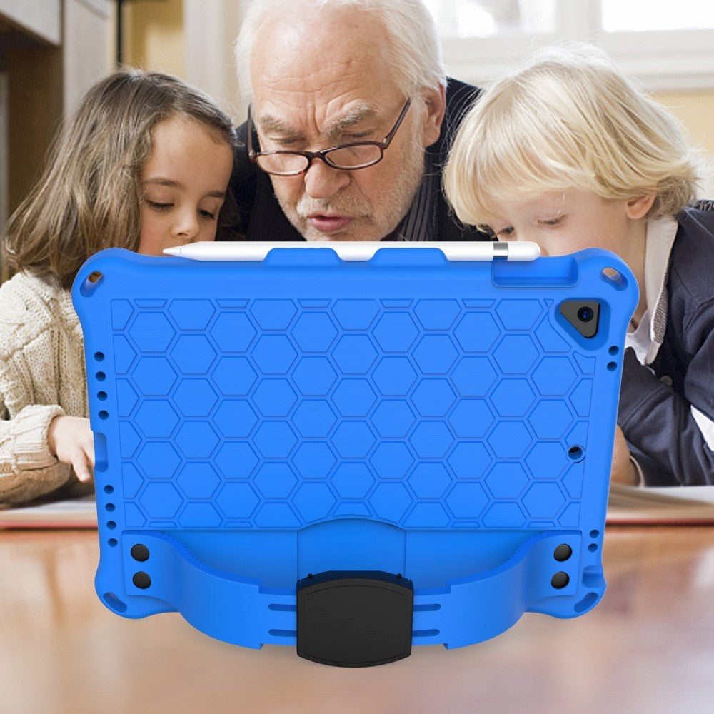 iPad (2018) / iPad (2017) / iPad Air / iPad Air 2 Børnecover m. Skulderstrop - Bikube Mønster - Blå