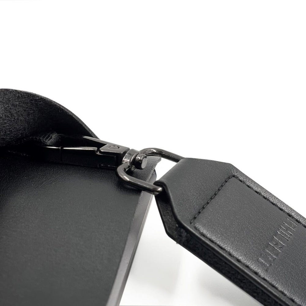 Philbert UltraSlim 13" Vegansk Læder Sleeve m. Strop Til MacBook / Laptop (31,0 x 22,5 x 2 cm) - Sort