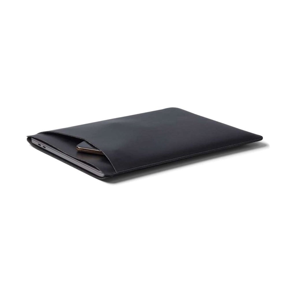 Philbert UltraSlim 13" Vegansk Læder Sleeve m. Strop Til MacBook / Laptop (31,0 x 22,5 x 2 cm) - Sort