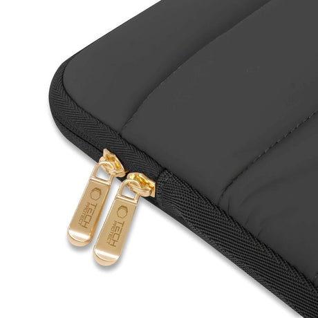 Tech-Protect Fluffy MacBook / Laptop 13-14" (25 x 35cm) Sleeve m. Ekstra Lynlåslomme - Sort
