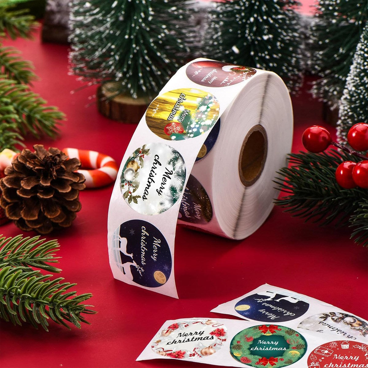 Rulle m. 500 x Klistermærker - 8 Designs - Merry Christmas
