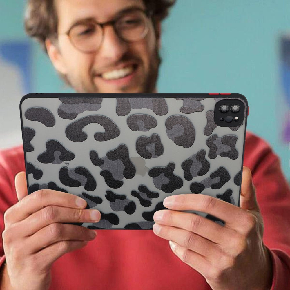 iPad Pro 11" (2022 / 2021 / 2020) Fleksibelt Plastik Cover - Mat Gennemsigtig / Leopard Prikker