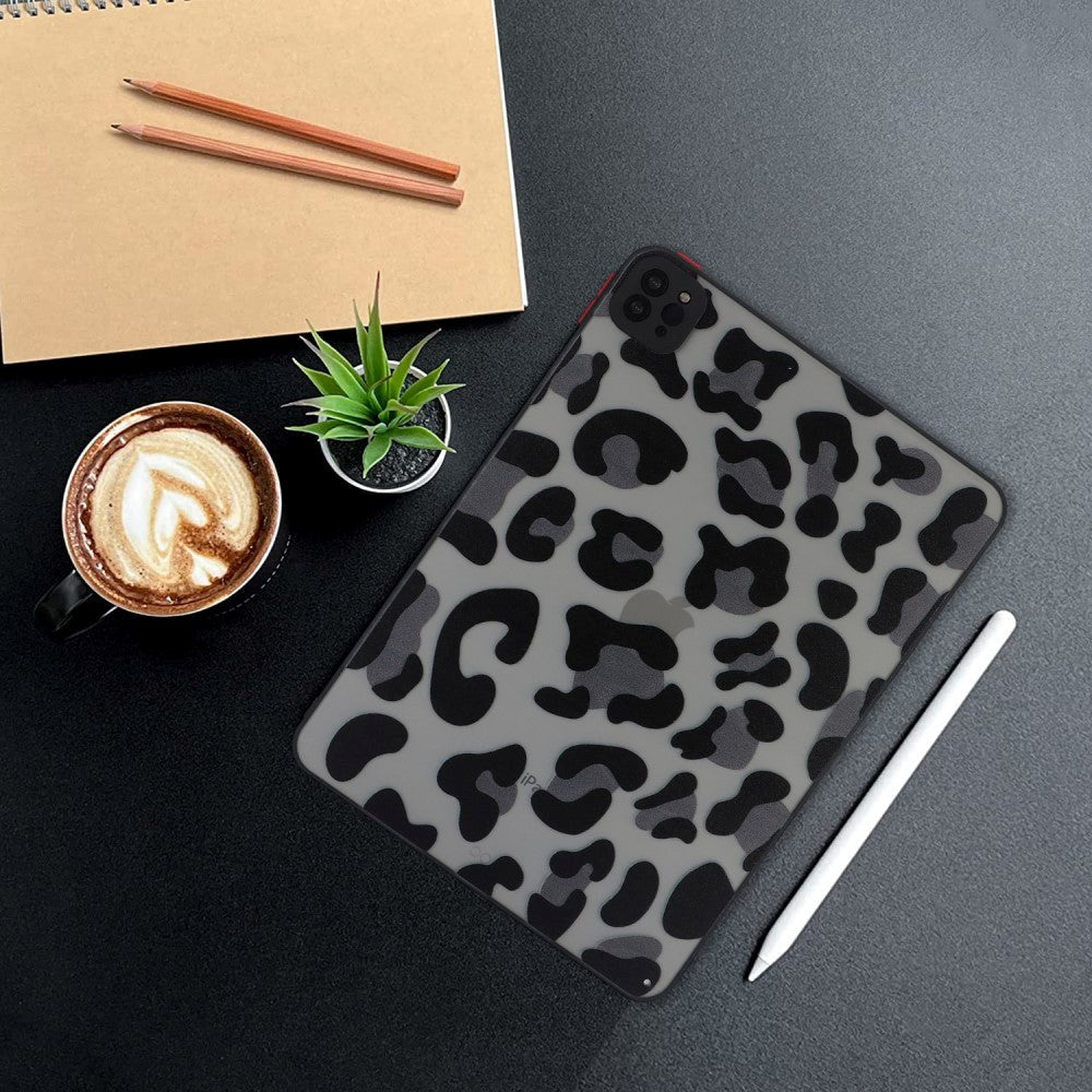iPad Pro 11" (2022 / 2021 / 2020) Fleksibelt Plastik Cover - Mat Gennemsigtig / Leopard Prikker