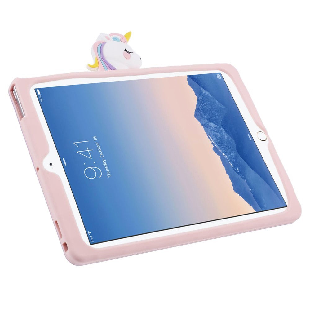 iPad 9.7 (2018-2017) / iPad Air / Air 2 Børne Cover m. Stander & Cartoon - Lyserød