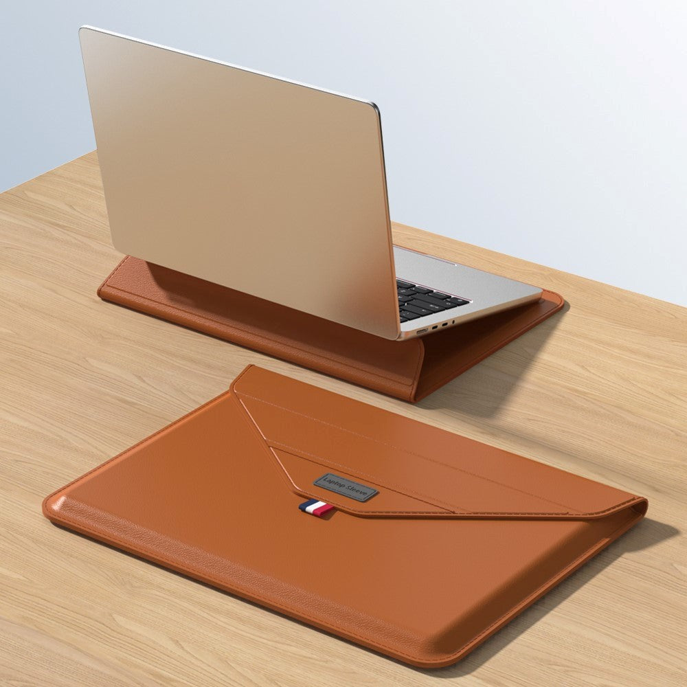 MacBook / Laptop Sleeve 13-14" (32 x 24 cm) m. Tri-fold Ståfunktion - Brun