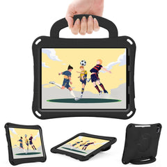 EIDERWOOD iPad Air 10.9" (2022 / 2020) / Pro 11" (2024-2018) Børne Cover m. Ståfunktion & Håndtag - Fodbold - Sort