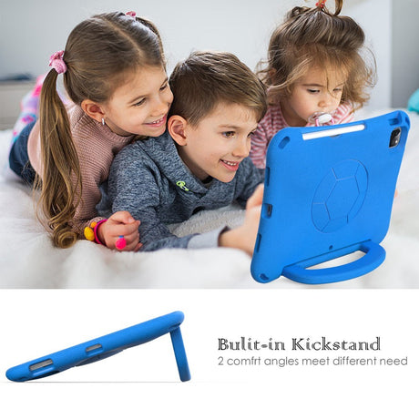 EIDERWOOD iPad Air 10.9" (2022 / 2020) / Pro 11" (2024-2018) Børne Cover m. Ståfunktion & Håndtag - Fodbold - Blå