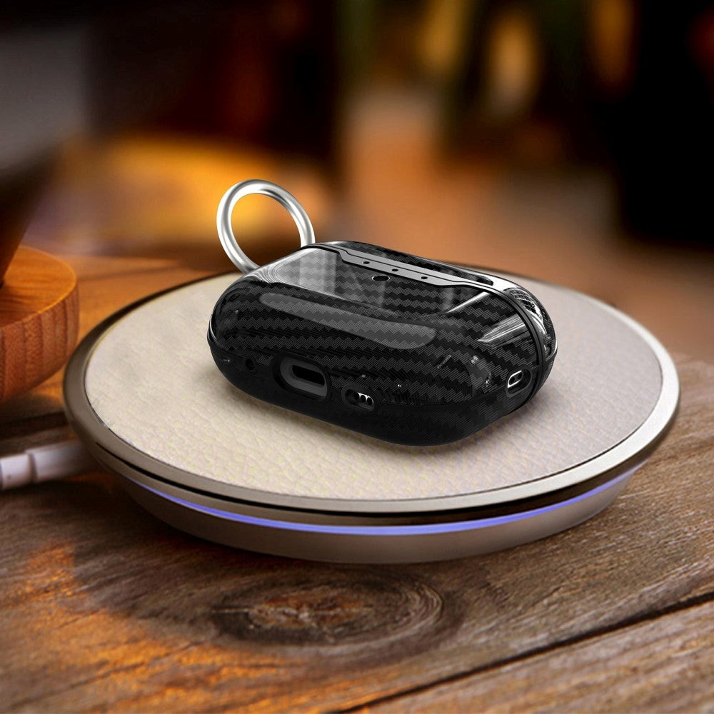 Apple AirPods Pro 2nd Gen (2022) Fleksibelt Plastik Cover m. Carbon Look & Nøglering - Sort