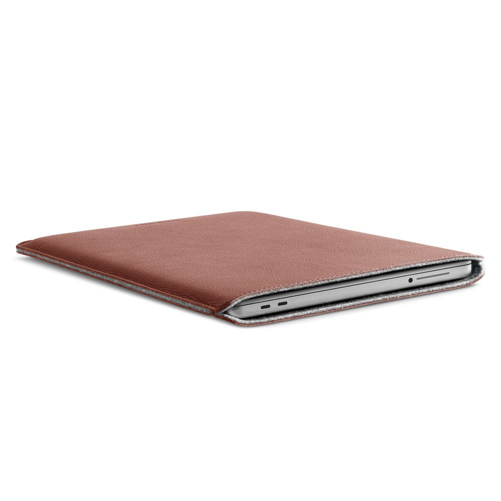 MacBook Neo 13 A18 Pro (2026) Woolnut Leather Sleeve - Brun