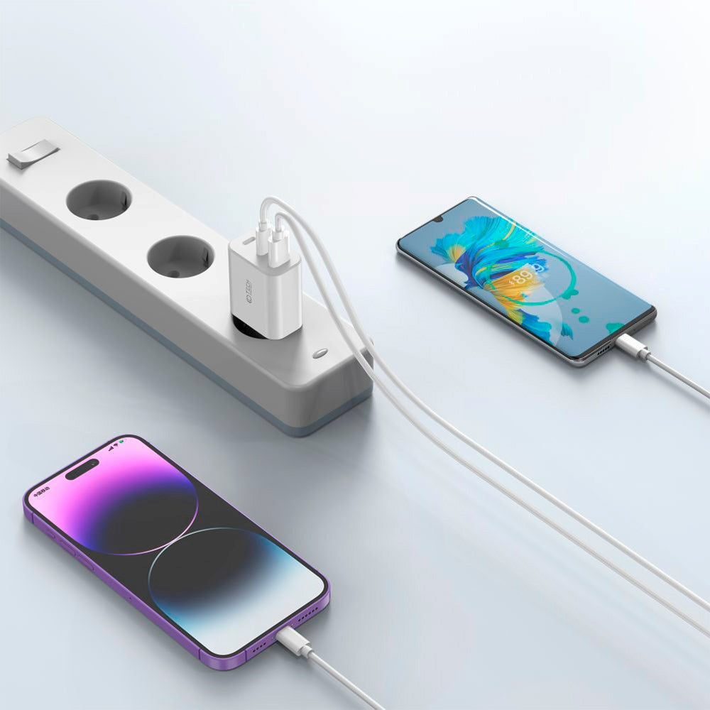 Tech-Protect 30W Vægoplader m. 2 x USB-C & 1 x USB-A - Sort