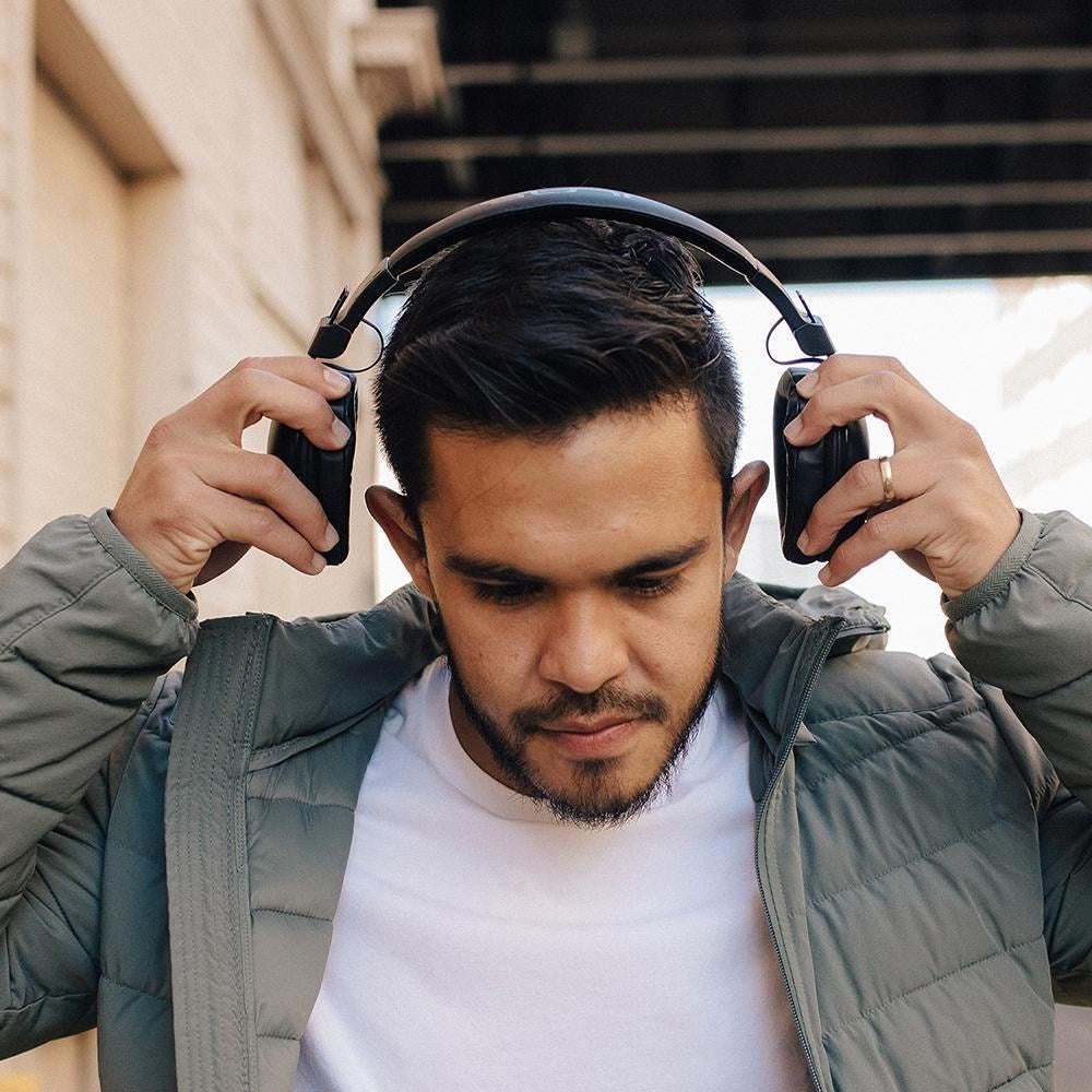 JLab Studio Pro Trådløs Over-Ear Høretelefoner - Sort