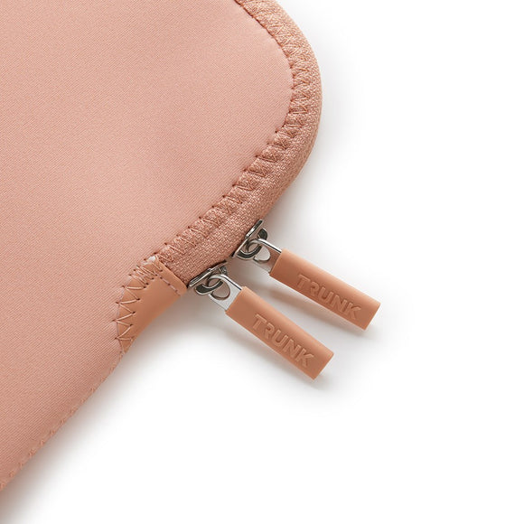Trunk Neoprene Sleeve til MacBook 15" (34 x 23.5 x 1 cm) - Coral Pearl