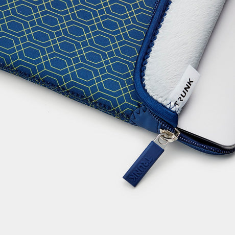 Trunk Neoprene Sleeve til MacBook 13" (30.5 x 21.5 x 1.5 cm) - Modern Navy